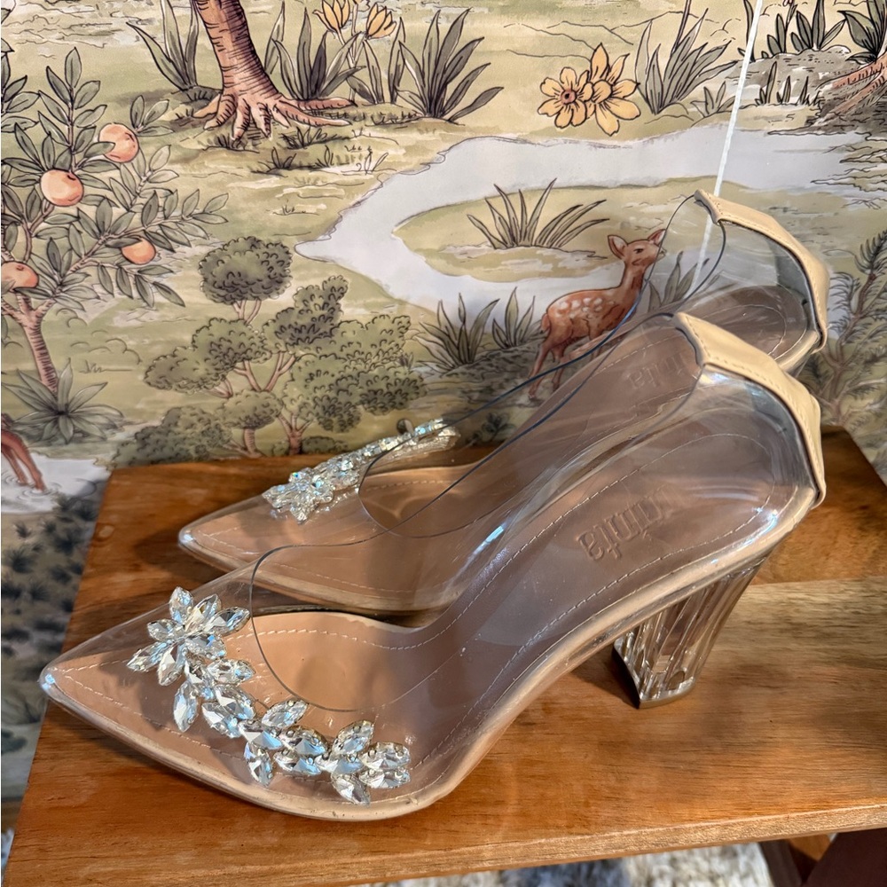 Elegant Clear Floral Embellished Women's Shoes - Picture 7 of 9